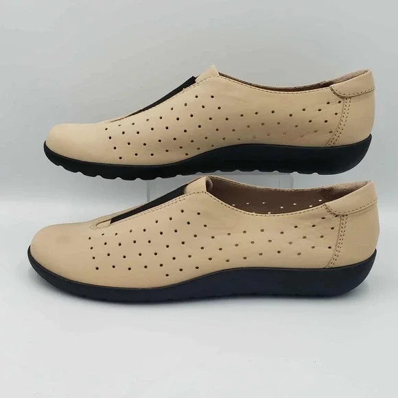 Clarks Medora Gemma Sand Tan Nubuck Leather Slip-On Perforated Shoes Size 9.5 M - Picture 2 of 9